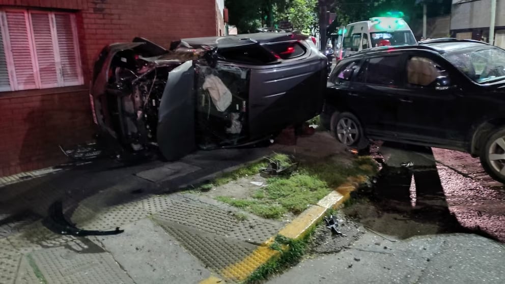 Brutal choque en Flores que terminó con una familia en grave estado