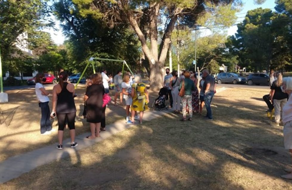 Vecinos exigen que Larraburu retire del barrio a la perra que atacó a un niño
