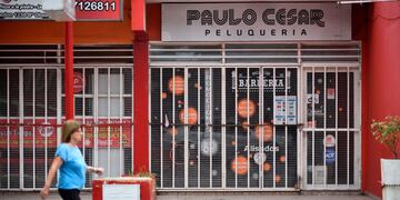 El hombre fue hallado sin vida por su padre, en su local comercial.