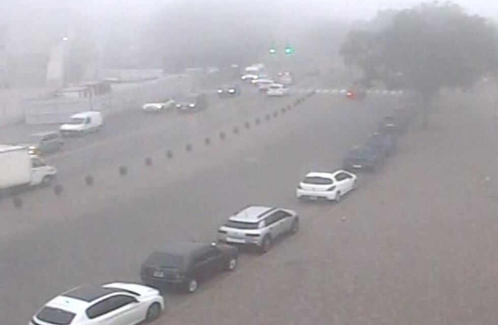 Peligro en las rutas: intensa niebla en Rosario complica el tránsito y piden especial precaución