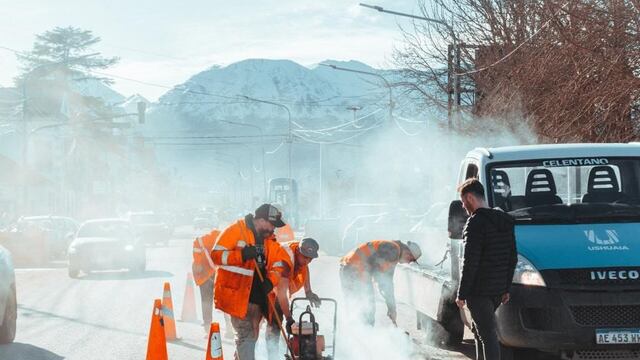Continúan los trabajos de bacheo con asfalto caliente en distintos puntos de la ciudad