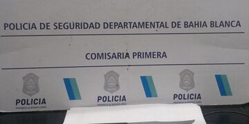 Un hombre apuñaló con un cuchillo a su amigo porque abrazó a su novia