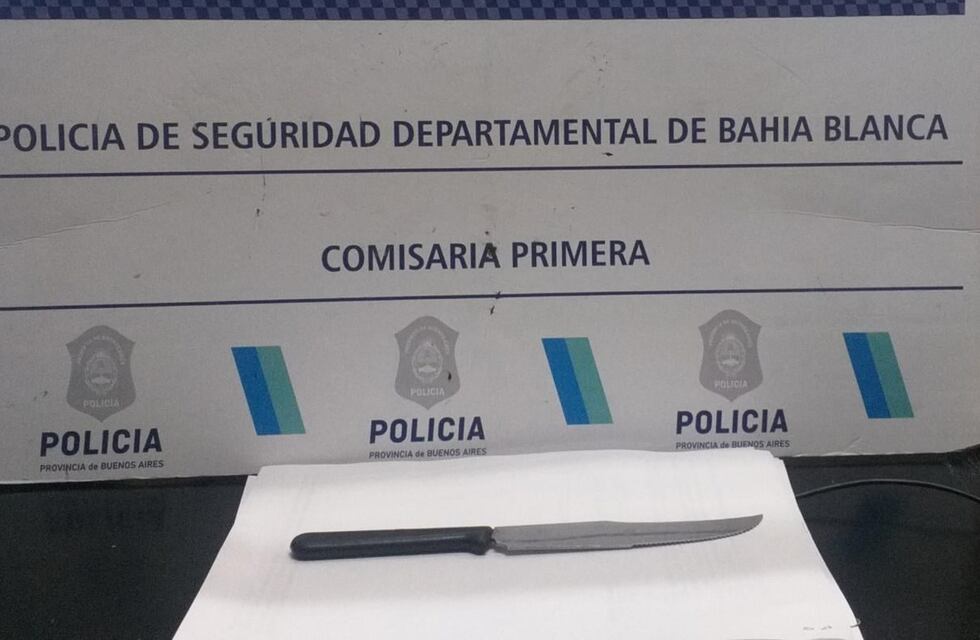 Un bahiense apuñaló a su amigo por abrazar a su novia
