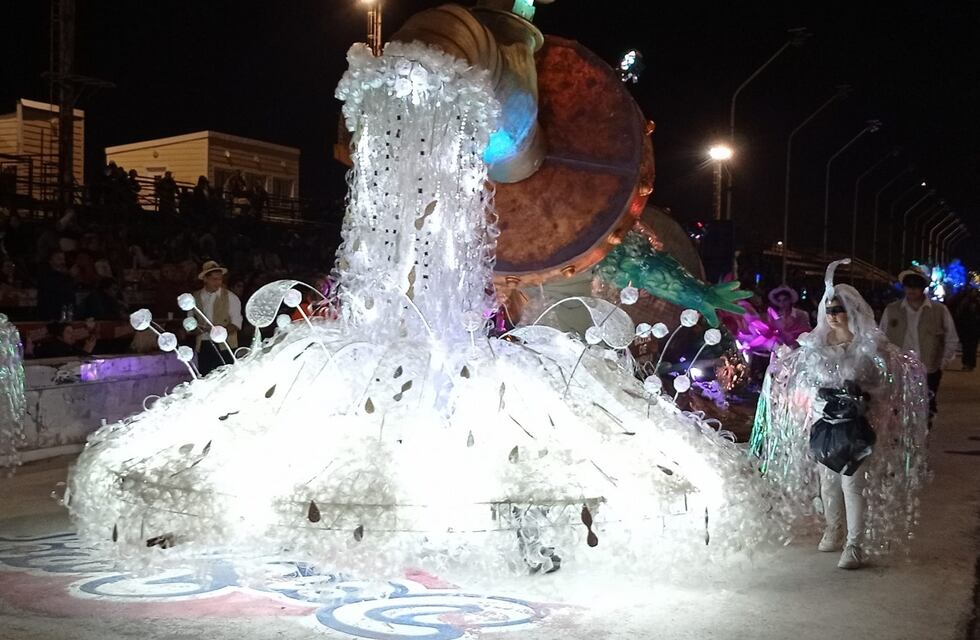 Excelente presentación de la “Fiesta Nacional de Carrozas Estudiantil” de Gualeguaychú