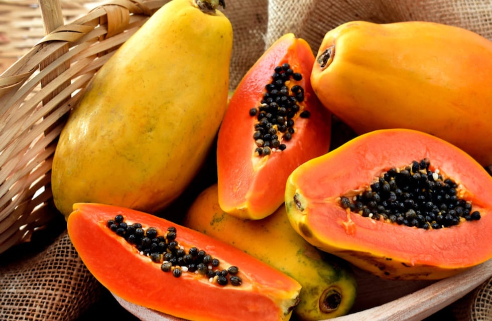 Mejora la piel y ayuda a dormir: cómo incorporar la papaya en tu alimentación