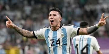 Enzo Fernández podría llegar a un grande de Europa (AP)