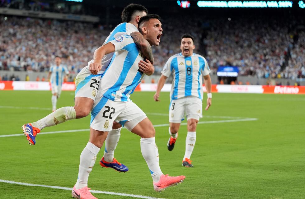 La Selección Argentina derrotó a Chile sobre la hora y clasificó a cuartos de final de la Copa América