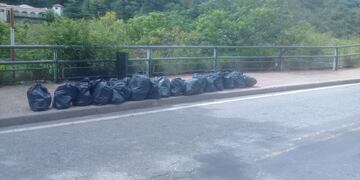 Limpieza en las costas del lago San Roque