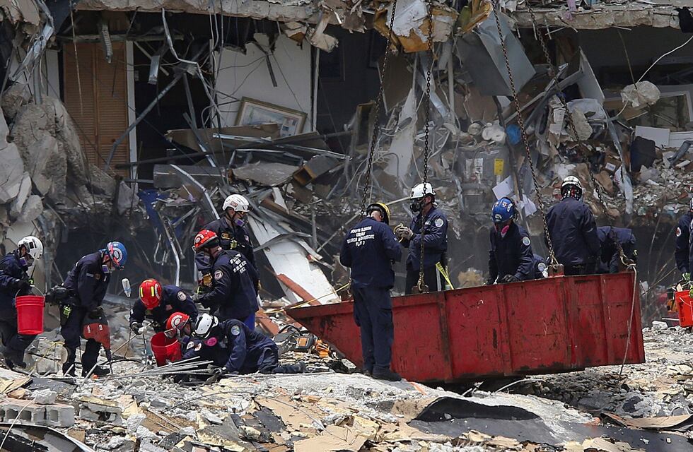 Derrumbe en Miami: sube a 12 la cifra de muertos y aún buscan a 149 desaparecidos