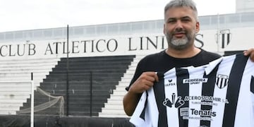 El DT de Liniers, Hernán Rosell, fue denunciado por corrupción de menores. (Foto: Instagram Liniers)