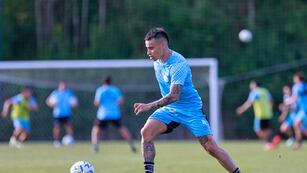 Pinta de crack. Lucas Zelarayán, por fin en Belgrano, en su primer día de trabajo en la pretemporada (Prensa Belgrano).