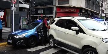 Detuvieron a los dos sospechosos en avenida Corrientes y San Martín. (Foto: Policía de la Ciudad)