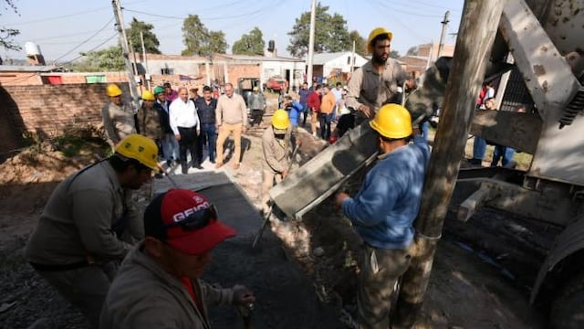 Manzur recorrió obras en Las Talitas