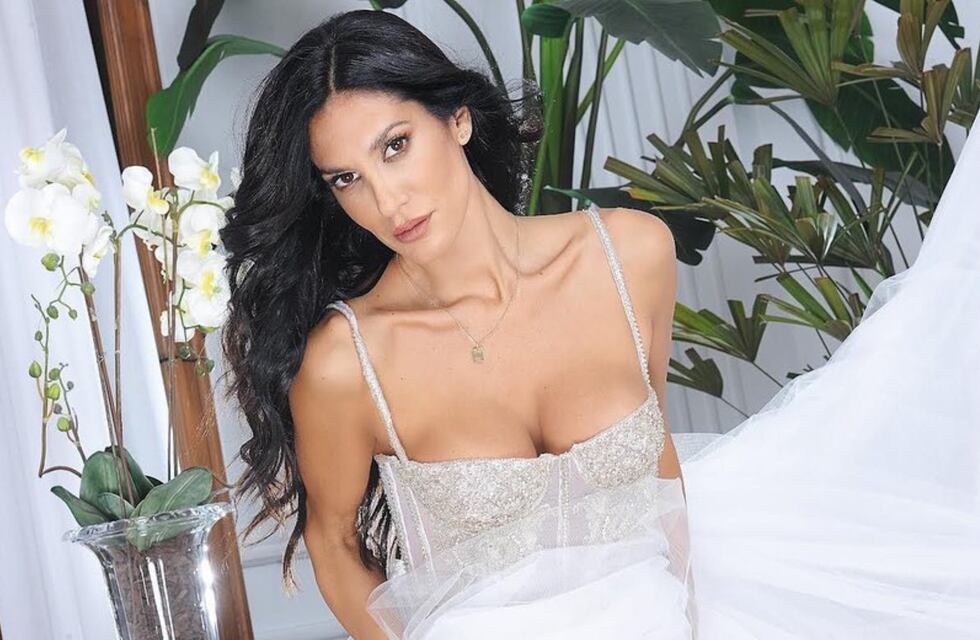 Silvina Escudero posó de espaldas y en bombacha en la previa de su boda: “Me caso pero no me olvido de ustedes”