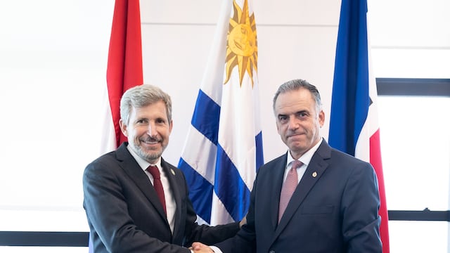 Frigerio se reunió con el presidente de Uruguay por la instalación de una planta de hidrógeno frente a Colón
