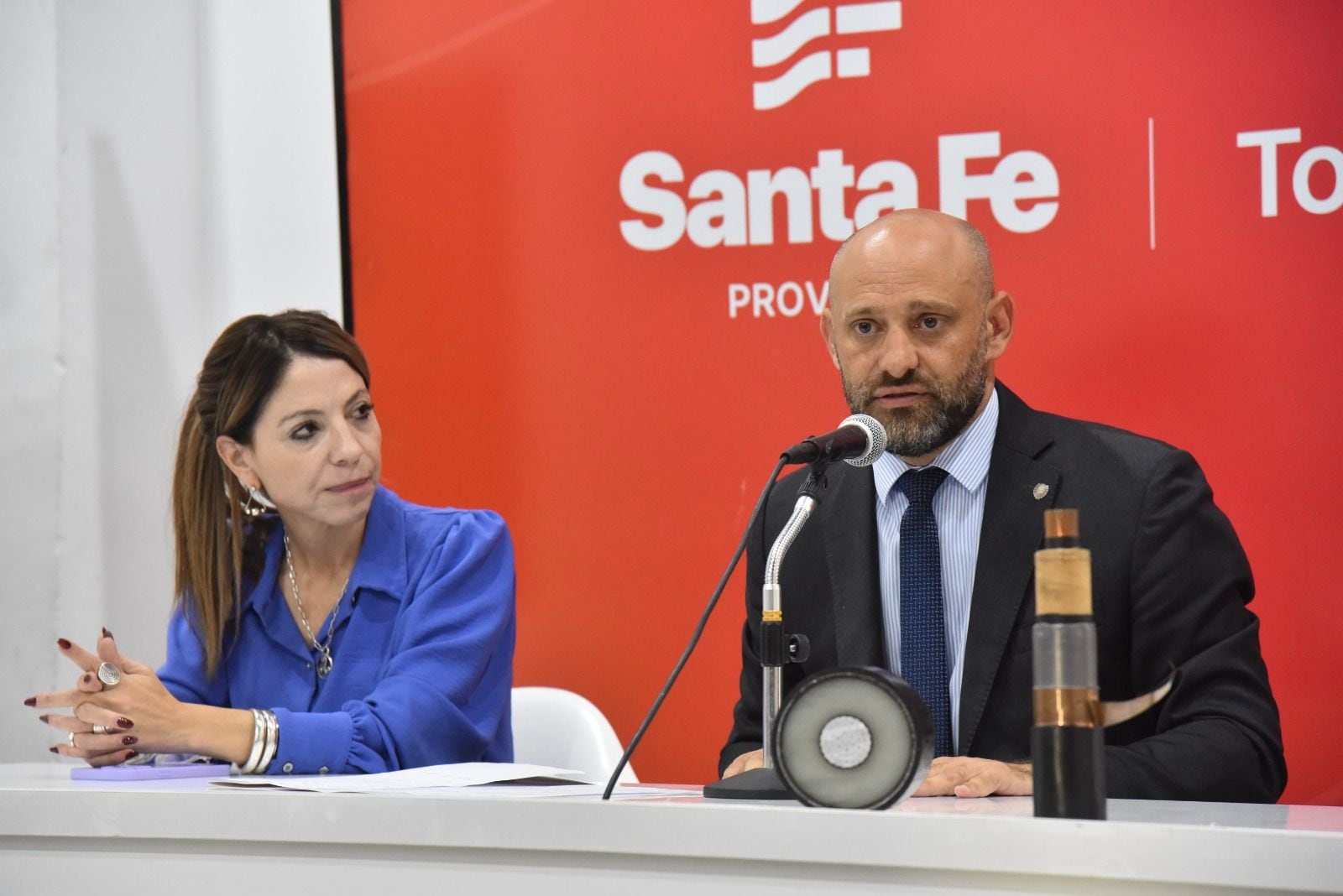 La presidenta de la EPE, Anahí Rodríguez y el ministro de Desarrollo Productivo, Gustavo Puccini.