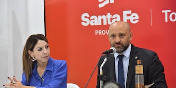 La presidenta de la EPE, Anahí Rodríguez y el ministro de Desarrollo Productivo, Gustavo Puccini.