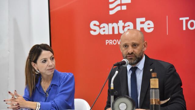 La presidenta de la EPE, Anahí Rodríguez y el ministro de Desarrollo Productivo, Gustavo Puccini.