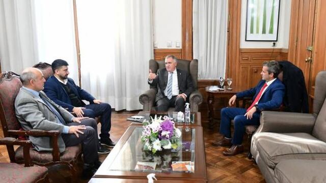 Jaldo junto a los intendentes Radicales.