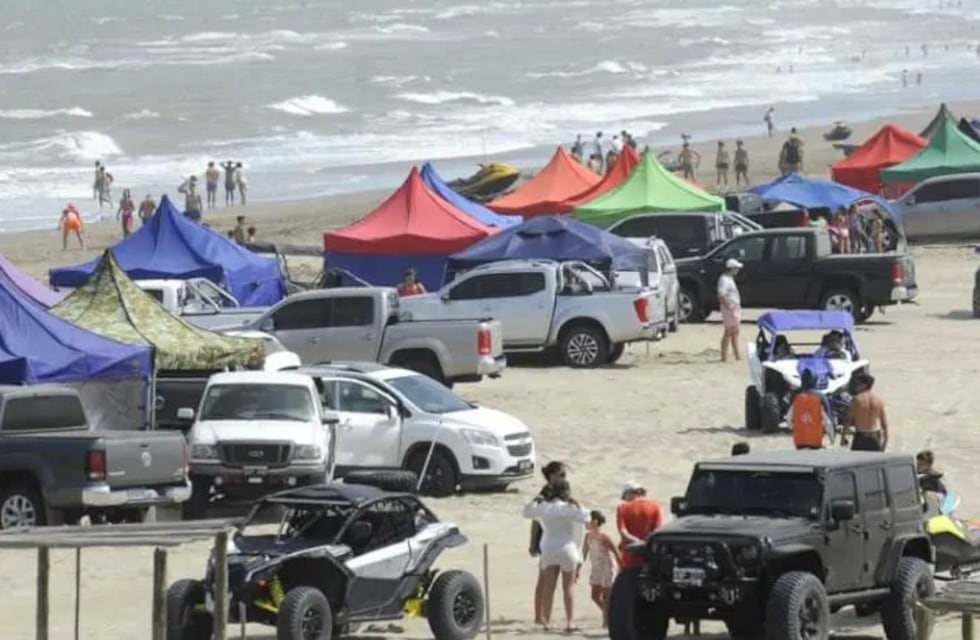 La provincia de Buenos Aires debate la prohibición de circular con vehículos en las playas