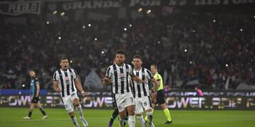 El festejo de Diego Valoyes para que Talleres le empate a Racing en el Kempes por la Liga Profesional (Facundo Luque / La Voz).