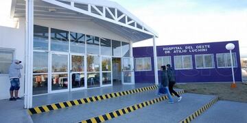 En el Hospital del Oeste de la Ciudad de San Luis prestaba servicios el enfermero Gustavo Isaguirre que falleció ayer luego de pasar una semana en terapia intensiva por Covid-19. Gentileza ANSL