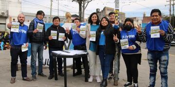 Militantes de diferentes organizaciones acompañaron a la diputada Chaher en su campaña a favor del proyecto para la creación de un fondo para la cancelación del pago de la deuda con el FMI.