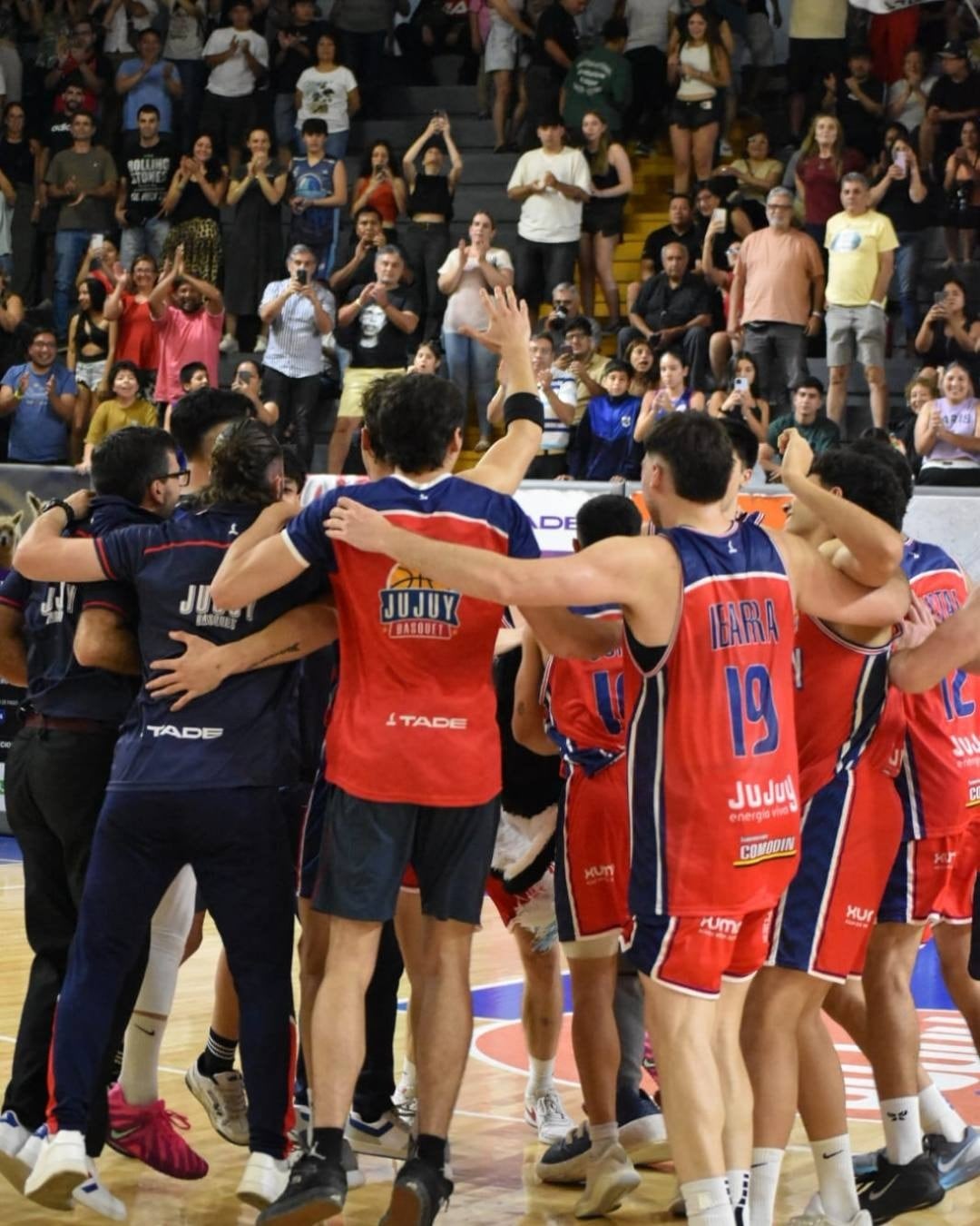 La hinchada jujeña fue protagonista acompañando y empujando a los “Cóndores” en la gran victoria en casa.