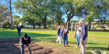 Se inició un proyecto de huerta y compost en el Hogar Magdalena de Lorenzi.