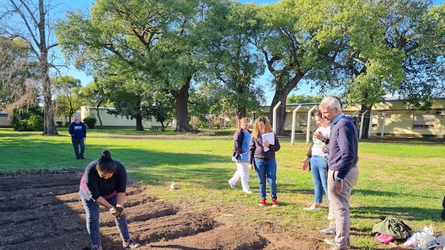 Se inició un proyecto de huerta y compost en el Hogar Magdalena de Lorenzi.