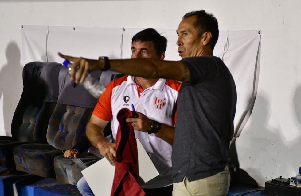 Instituto, obligado a cambiar en la formación después de tres partidos