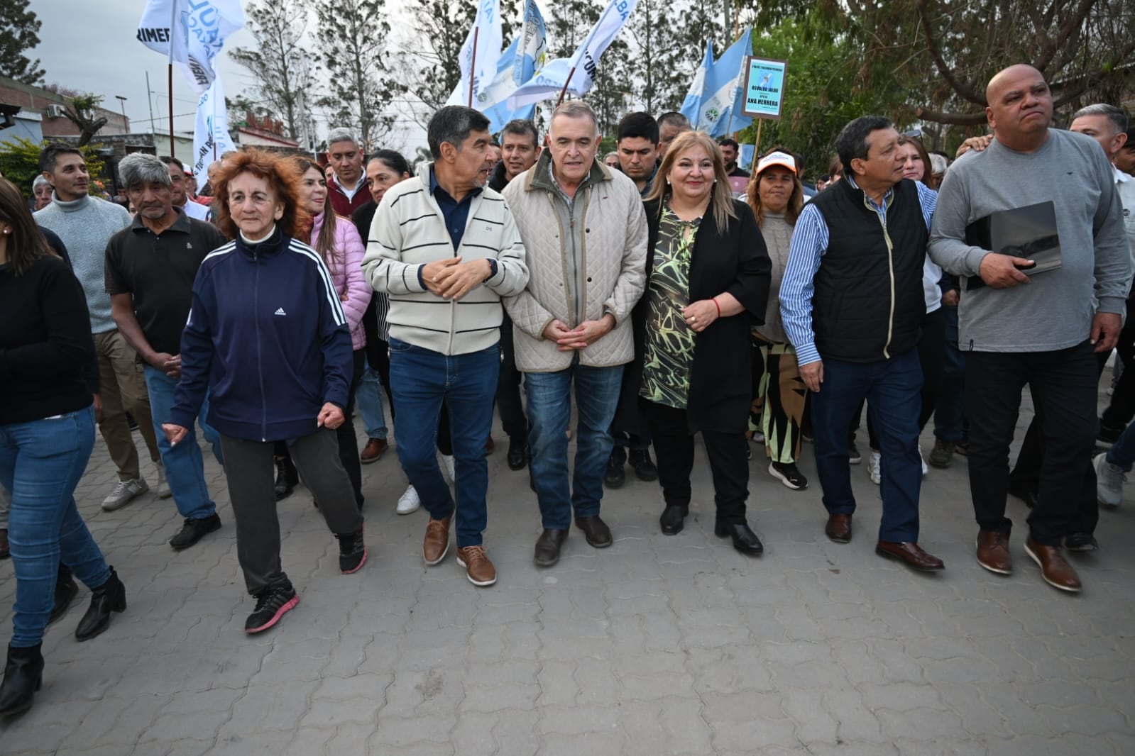 Autoridades provinciales y legislativas respaldaron la inversión que transforma la ex Ruta 38 y barrios de la comuna.