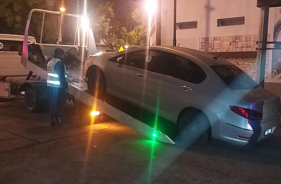 Manejaba borracho y le sacaron el auto