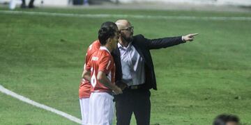 El DT Alejandro Orfila debió recurrir a juveniles para completar la lista. (Federico López Claro / La Voz)