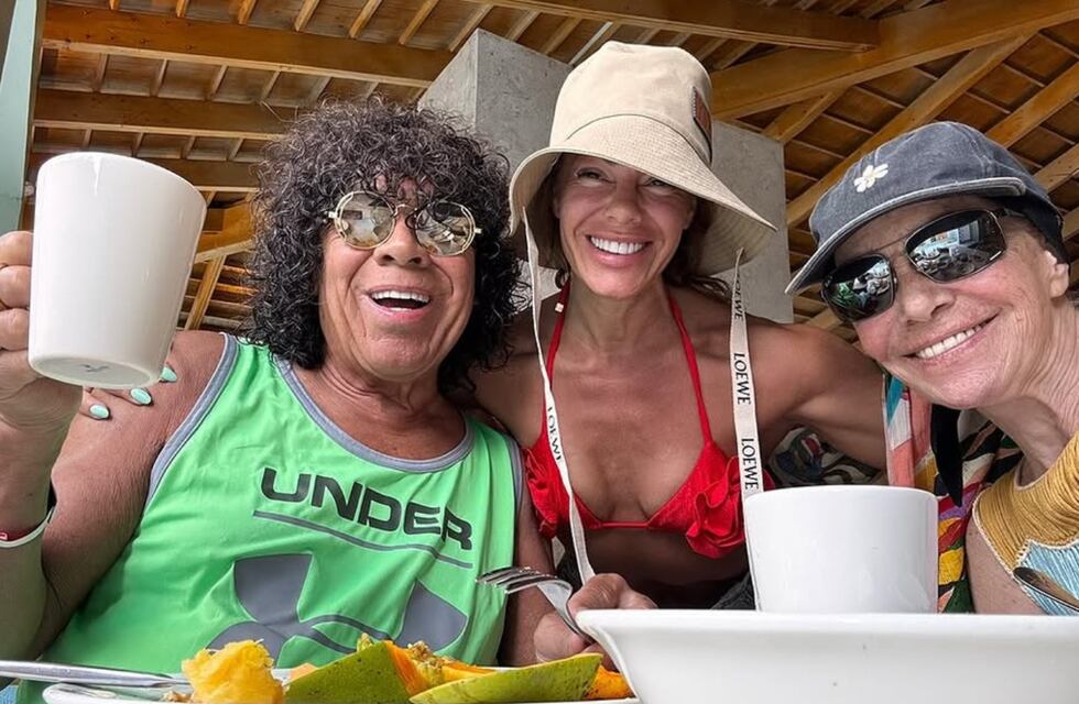 Risas y playas paradisíacas: así son las vacaciones de La Mona Jiménez en el Caribe