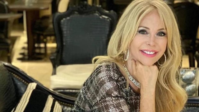 A los 71 años, Graciela Alfano posó en un espectacular auto de alta gama y lució un vestido infartante rojo pasión