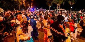 Huerta Grande se convierte en una gran peña al aire libre: música, baile y sabores bajo las estrellas. Imagen Ilustrativa