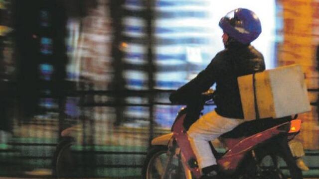 Un cadete fue a entregar un pedido, quedó trabado el timbre y el dueño de casa le disparó