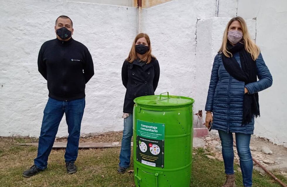 Entregaron composteras a dos instituciones