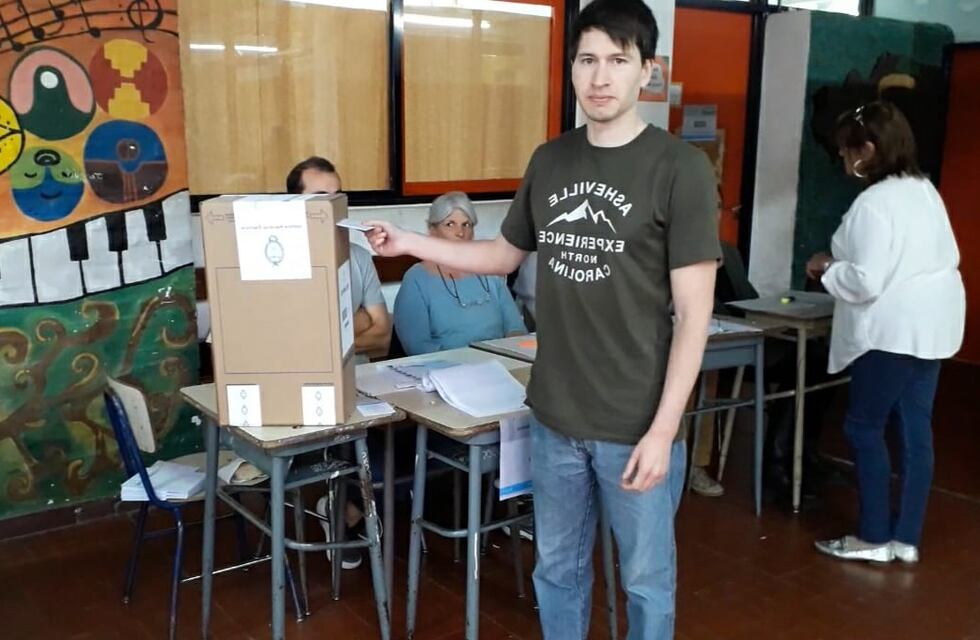 Elecciones 2023 en Tres Arroyos: Voto el candidato de La Libertad Avanza, Facundo Arguello