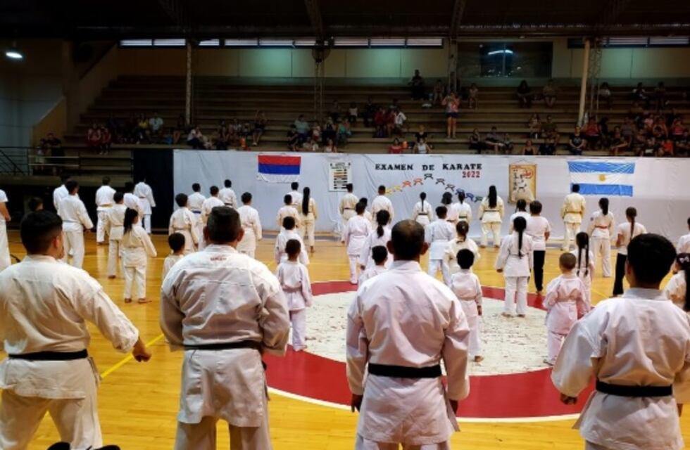 Puerto Iguazú: alumnos de la Escuela Municipal de Karate rindieron sus exámenes finales