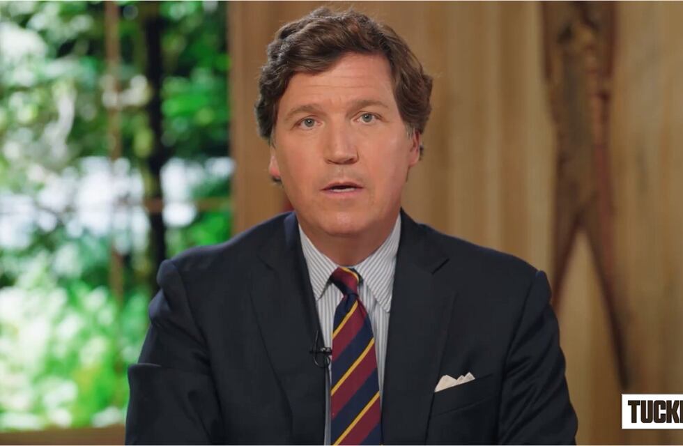 Quién es Tucker Carlson: el polémico periodista que viajó desde Estados Unidos para entrevistar a Javier Milei