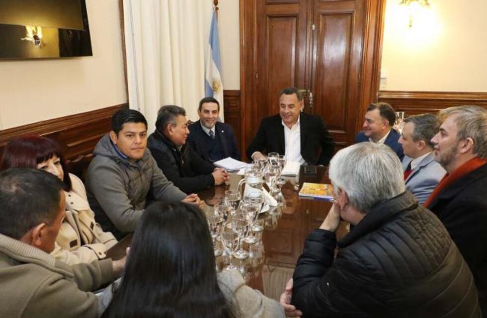 Continúan las negociaciones con los gremios de Salud