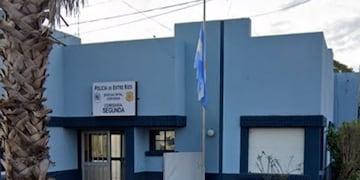 La Comisaría donde falleció el joven.