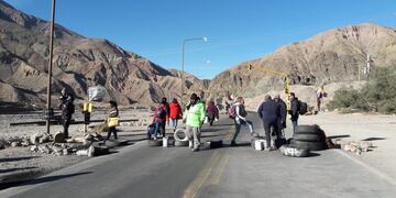 El trazado de la ruta nacional 9 en la Quebrada de Humahuaca y hasta la frontera con Bolivia es el más afectado por los piquetes de manifestantes que rechazan la reforma constitucional en Jujuy.