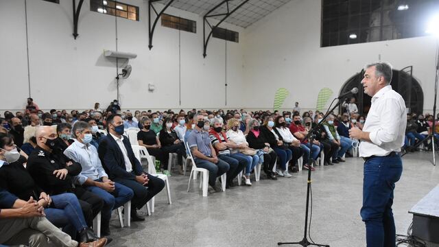 "Nos gusta dar respuesta", dijo el intendente Luis Castellano ante los vecinalistas