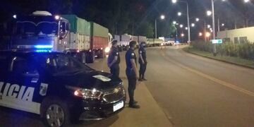 San José: secuestran varios camiones cargados con soja ilegal
