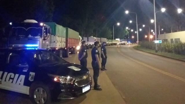 San José: secuestran varios camiones cargados con soja ilegal