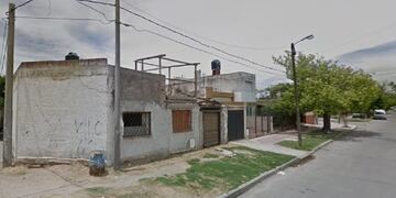 El chico fue hallado sin vida en la esquina de Miguel Gorman y Garzón Maceda, de Marechal, muy cerca de Villa Páez (Google Maps).