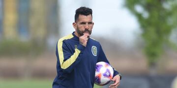 El exfutbolista de 38 años debutó como entrenador a fines de junio.